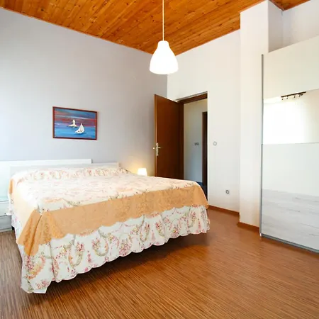 Apartments Otmar 1224 Premantura Exterior photo